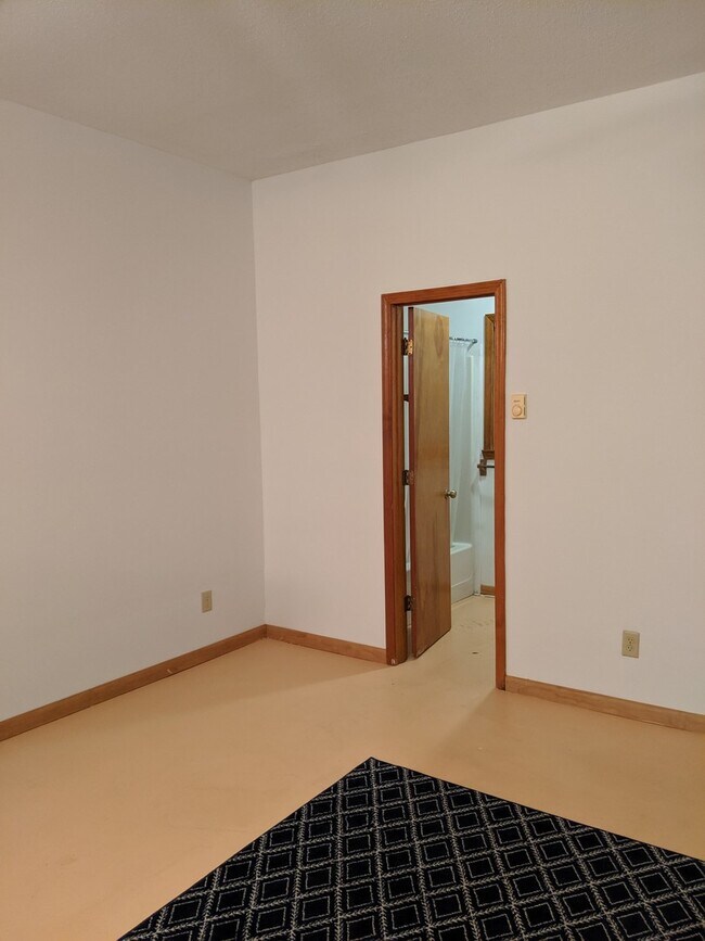 Foto del edificio - ***SCHOOL YEAR RENTAL ONLY AUG 15TH - MAY ...