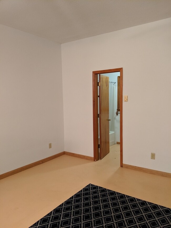 Foto del edificio - ***SCHOOL YEAR RENTAL ONLY Available through MAY 15TH ***