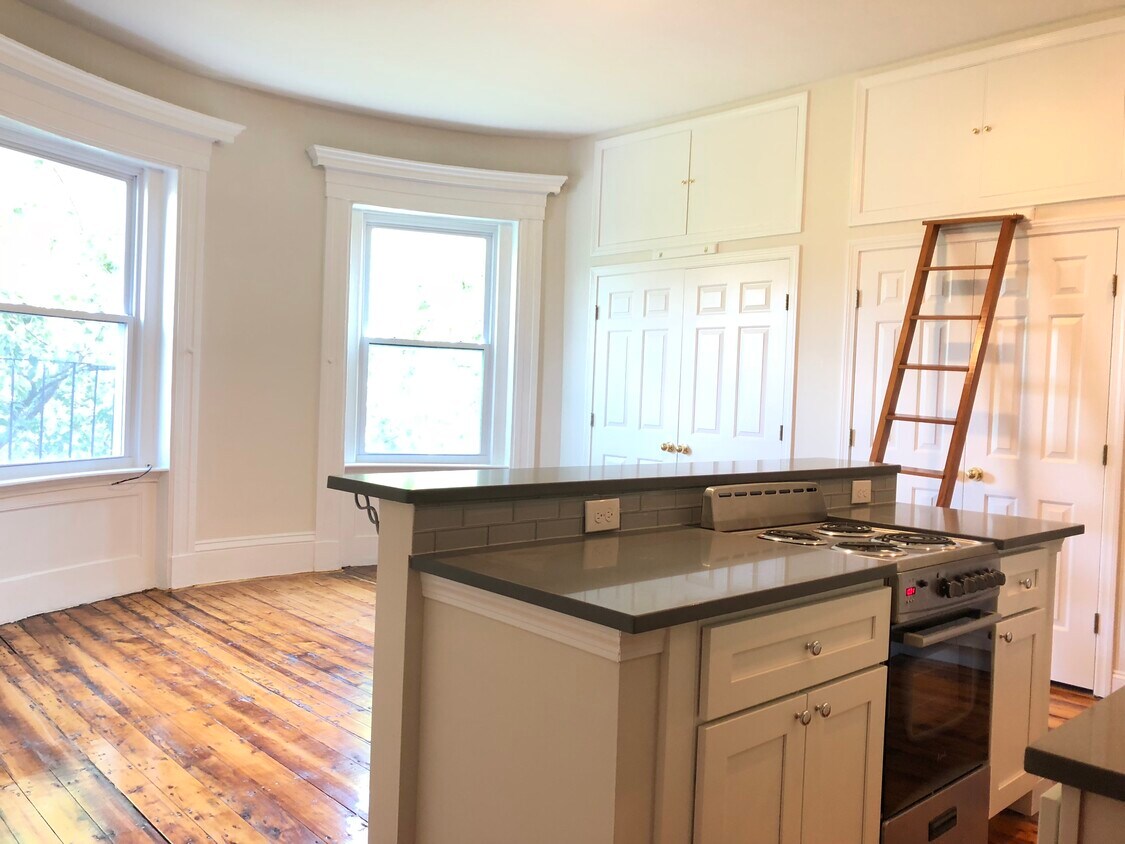 Primary Photo - 614 Massachusetts Ave