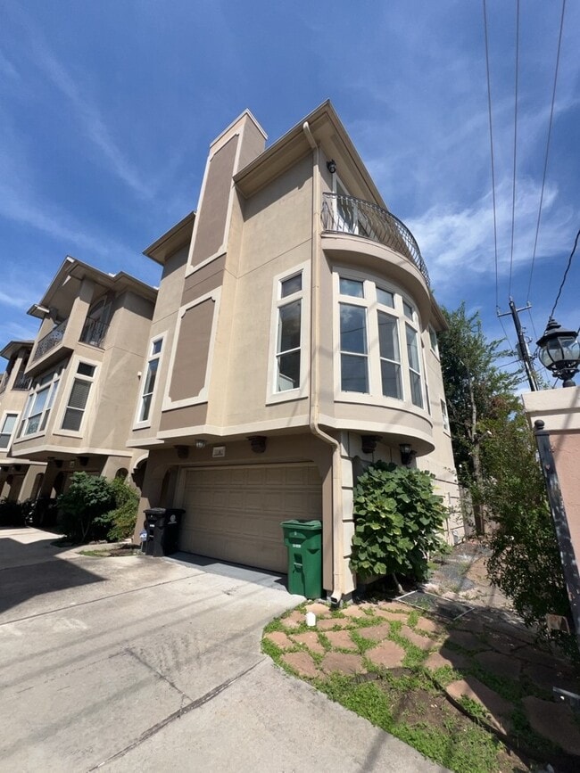 Building Photo - 1304 Dart St