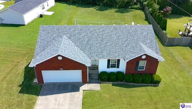 Building Photo - 520 University Dr