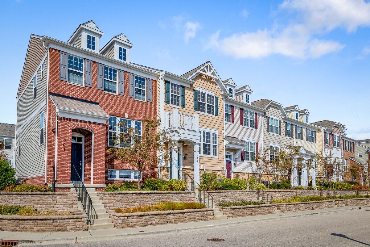 706 E Wing St, Arlington Heights, IL 60004 Townhome Rentals in