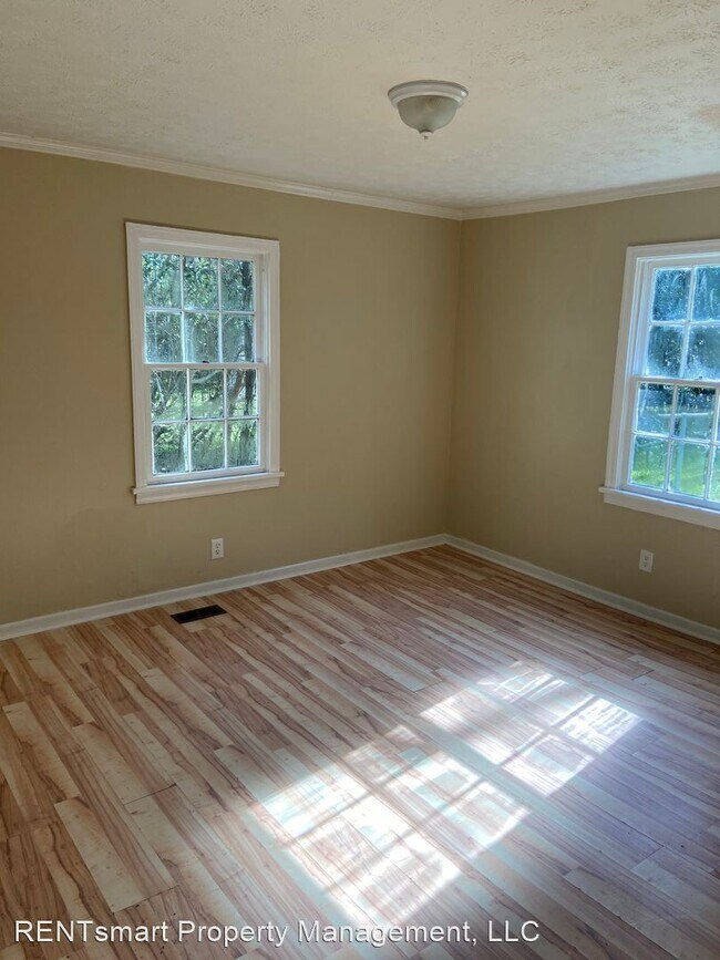Building Photo - 2 br, 1 bath House - 3842 North Linden Drive