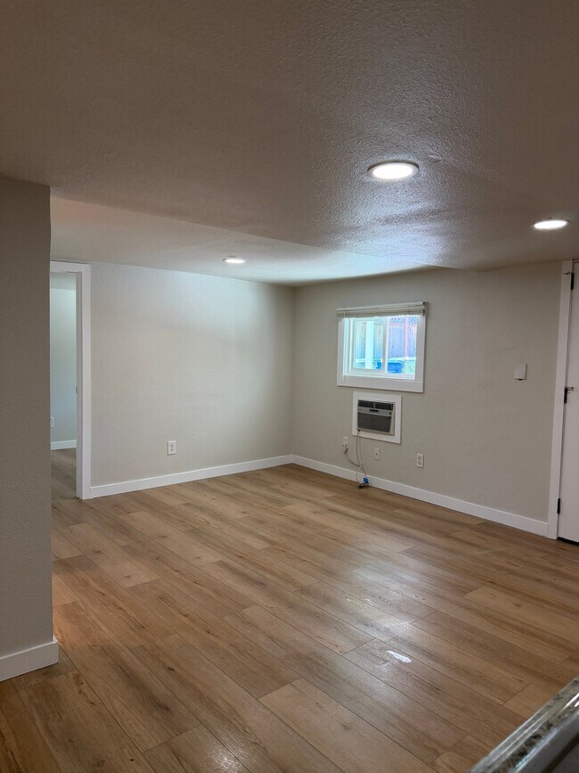 Foto del edificio - 472 Arleta Ave