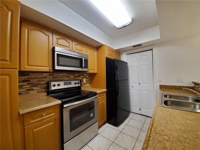 Building Photo - 7424 SW 14th Ct