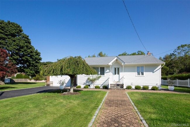 Building Photo - 275 Maier Pl