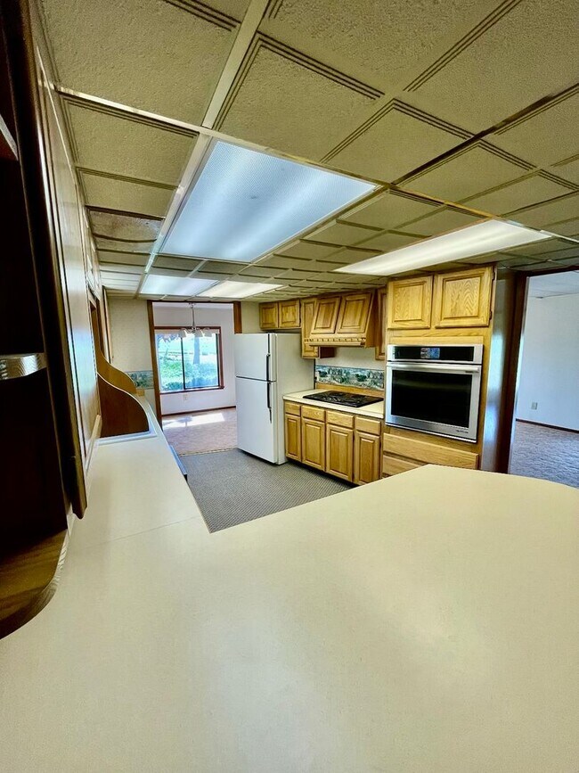 Building Photo - Rural living at its finest!  Large 3bdrm 2...