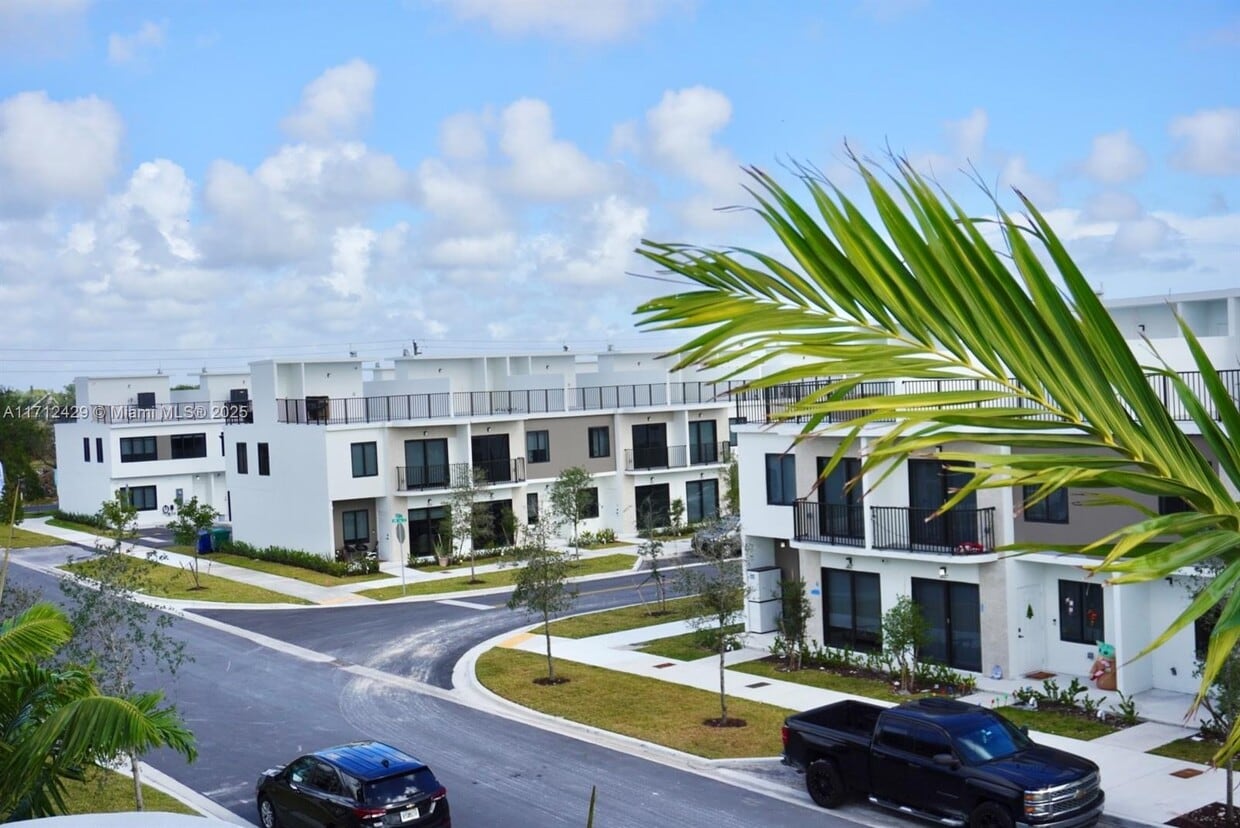 Primary Photo - 26130 SW 139th Ave