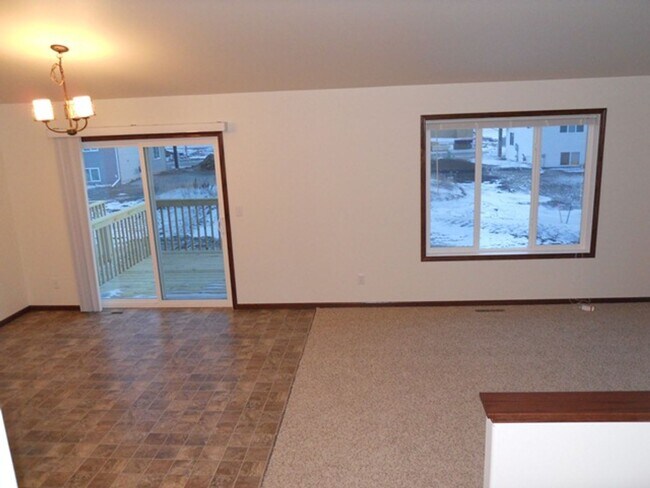 Building Photo - 959 30th Ave W