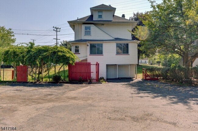 Foto del edificio - 120 Newark Pompton Turnpike