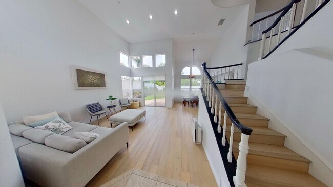 Building Photo - 1804 Via Sage