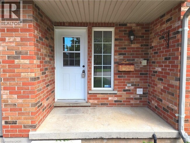 Building Photo - 654 Inglis Falls Pl