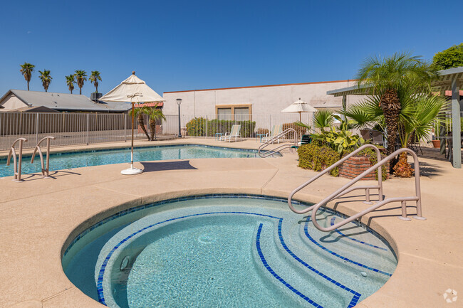 Piscina - Olive Ridge Senior Living