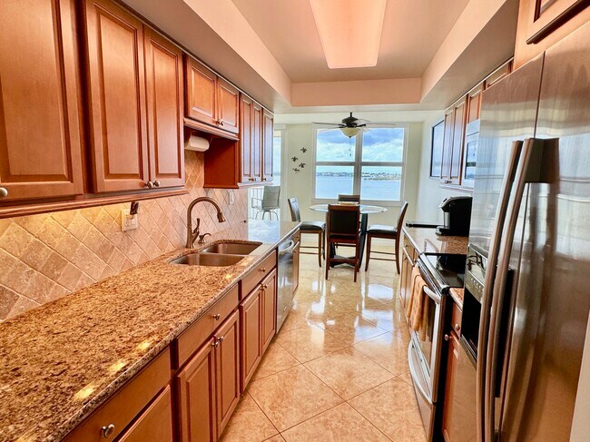 Building Photo - 5480 N Ocean Dr