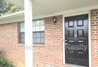 Building Photo - 1905 Meadowview Ln