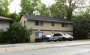 Building Photo - Clinton Springs Quad Apartments