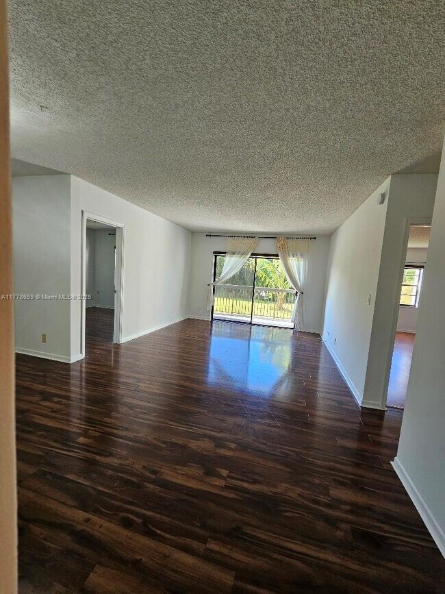 Foto del edificio - 1301 NE 7th St