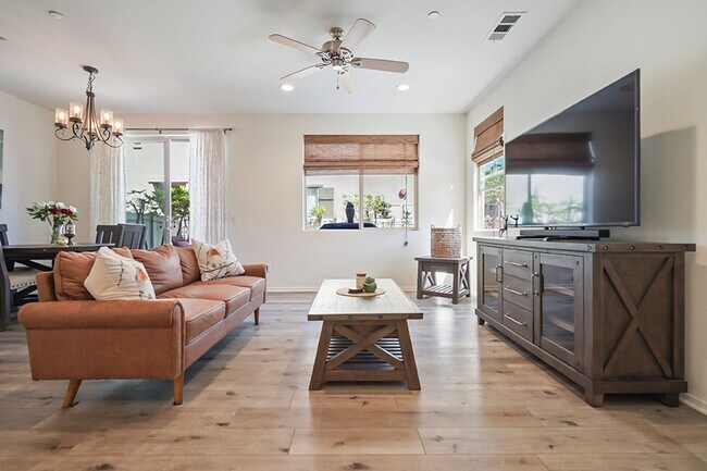 Foto del edificio - Beautiful TownHome in Pacific Ridge Rancho...