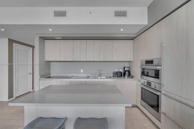 Foto del edificio - 4010 S Ocean Dr