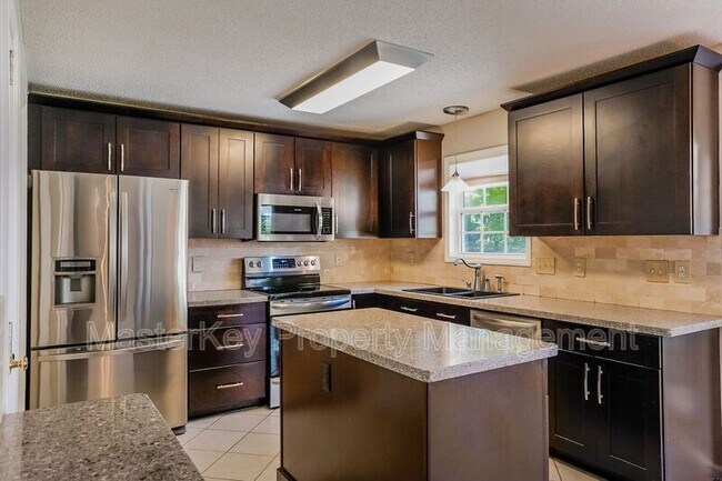 Building Photo - 105 Grandtree Ct