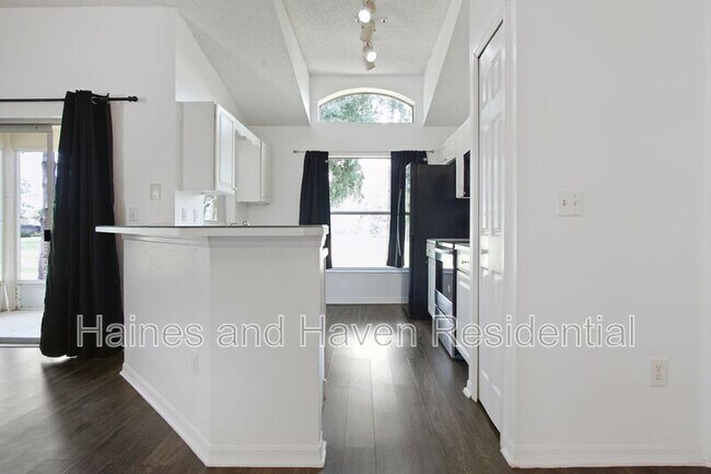 Foto del edificio - 2492 St Augustine Blvd