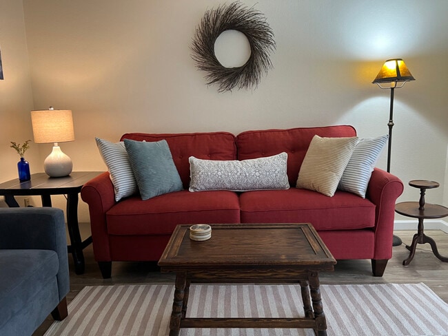 Building Photo - 376 Catron St N