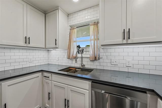 Building Photo - 2209 Normandy Dr
