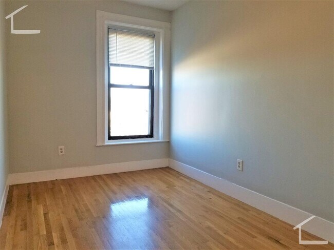 Foto del edificio - 303 Washington St