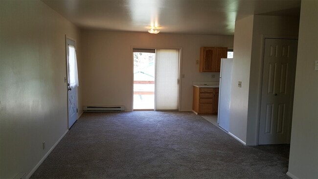 Building Photo - 329 N Tyler Ave