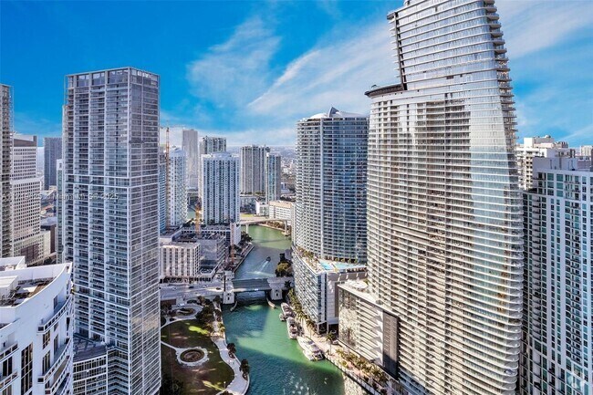 Building Photo - 200 Biscayne Blvd