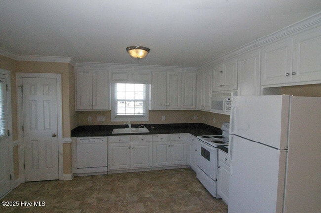 Building Photo - 1000 Sebring Dr