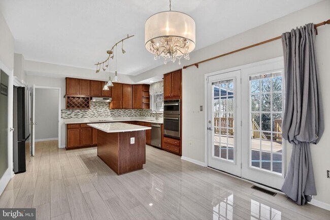 Foto del edificio - 2323 Springdale Ln