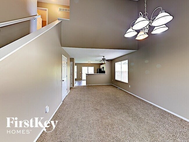 Building Photo - 12815 High Crest Dr