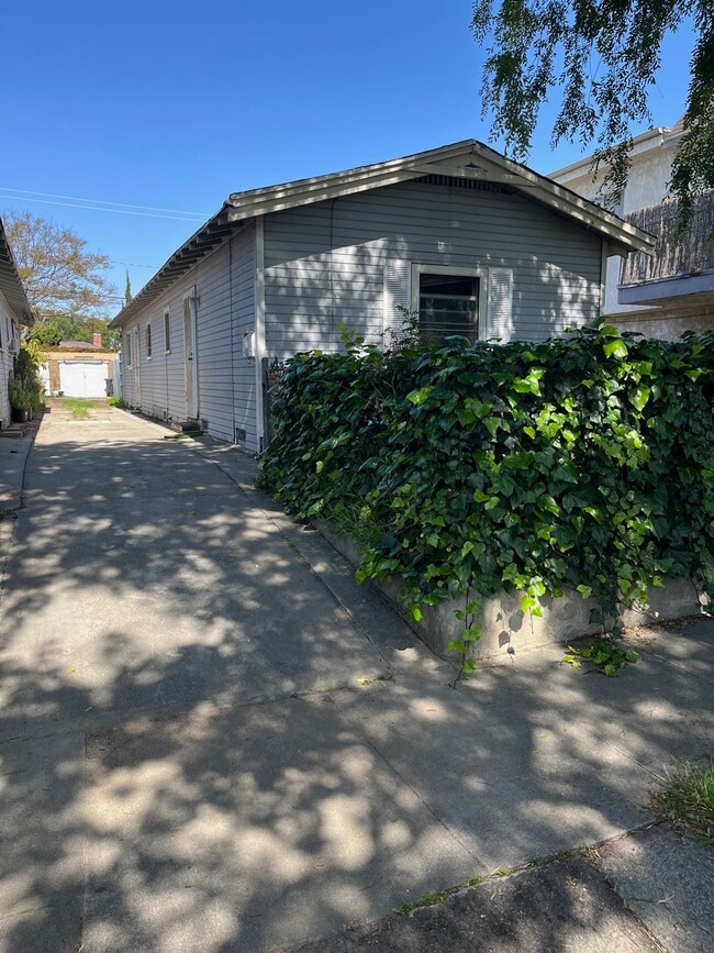 Street - 3852 College Ave