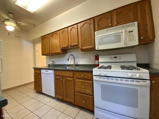 Building Photo - 3 br, 1.5 bath Townhome - 5523 Raleigh St