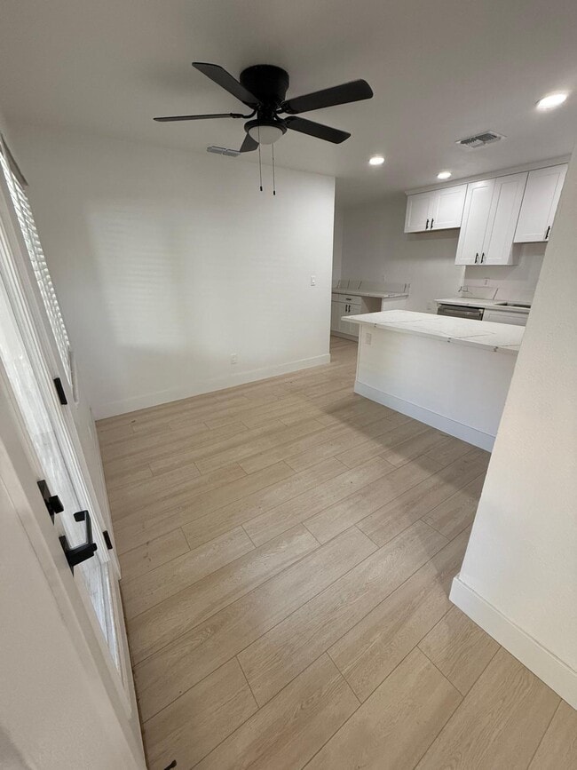 Foto del edificio - 3648 Elkhorn Blvd
