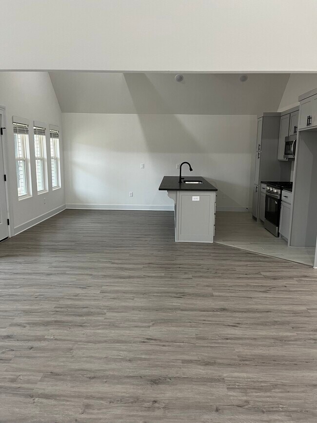 Building Photo - 3201 SW Lovely Ln