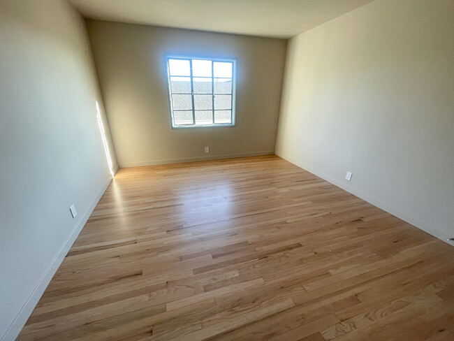 Bedroom - 1241 N Crescent Heights Blvd