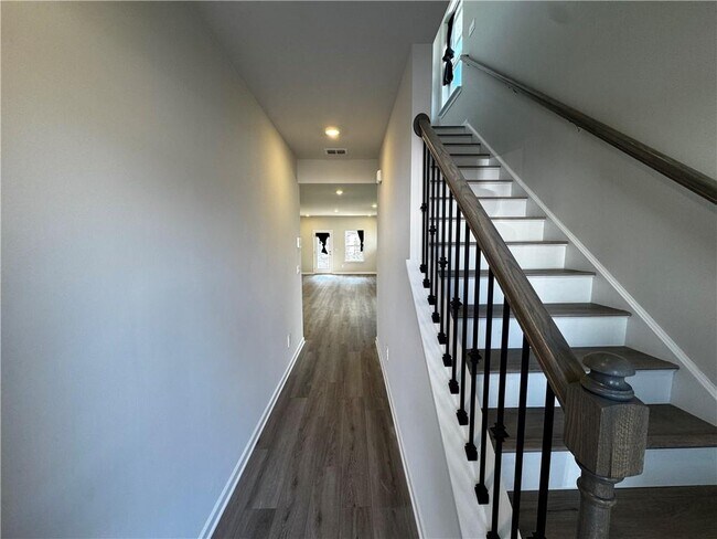 Building Photo - 2357 Whitworth St