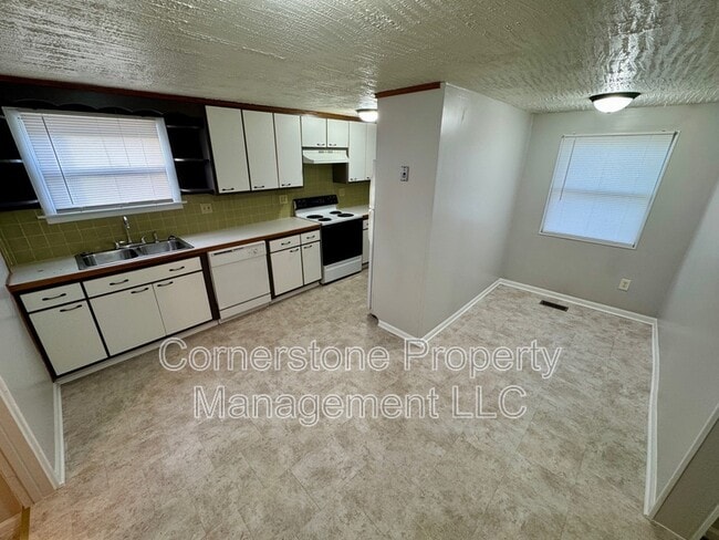 Building Photo - 1307 Elm St