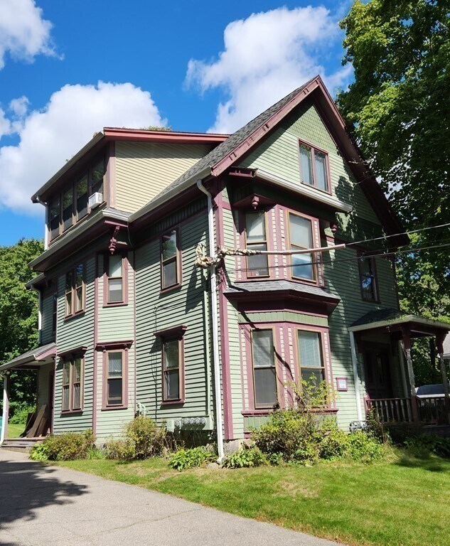 10 Holmes St Unit 3, Easton, MA 02356 Room for Rent in Easton, MA