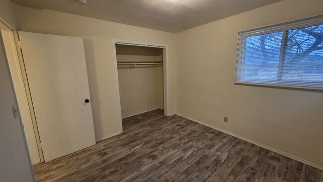 Foto del edificio - 2314-2318 Allied Dr