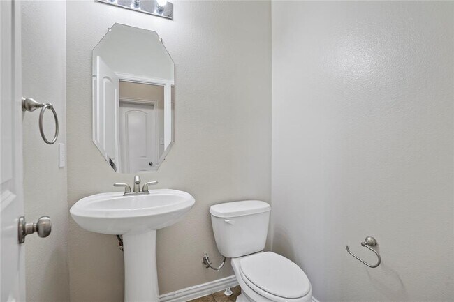 Building Photo - 2524 Jacobson Dr