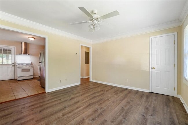 Building Photo - 3237 Gifford St