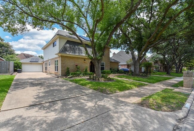 Building Photo - 2110 Willow Lake
