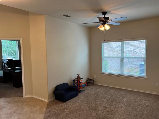 Building Photo - 3020 Tamarack Ln