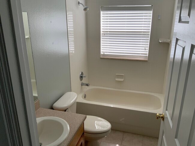 Building Photo - 6813 Bluff Meadow Ct
