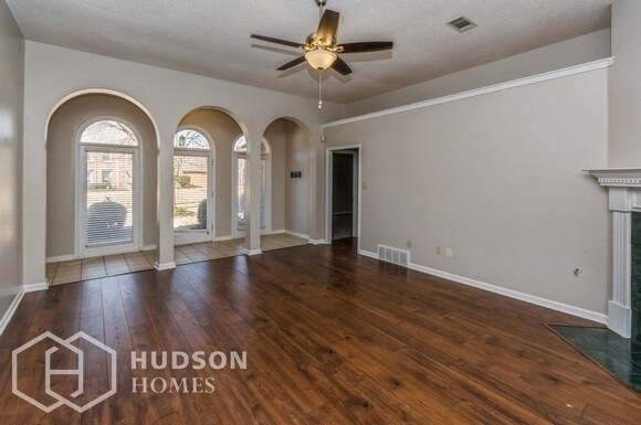 Foto del edificio - NOW AVAILABLE! - 1756 Edgeburg Ln, Cordova...