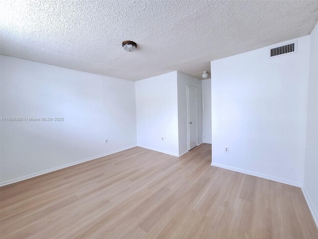 Building Photo - 1357 Collins Ave