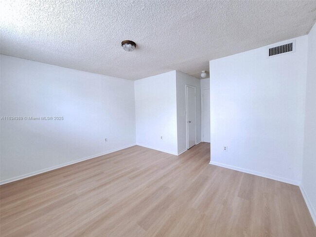 Building Photo - 1357 Collins Ave